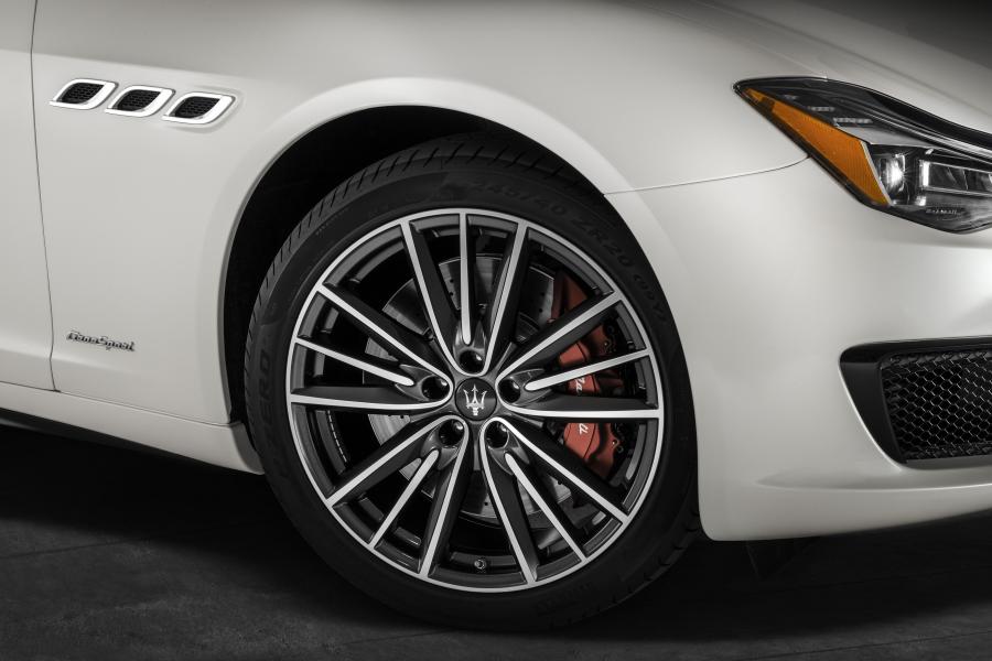 Колеса Maserati Quattroporte GTS GranSport (M156) 2018 года  (NA) (фото 15 из 28)